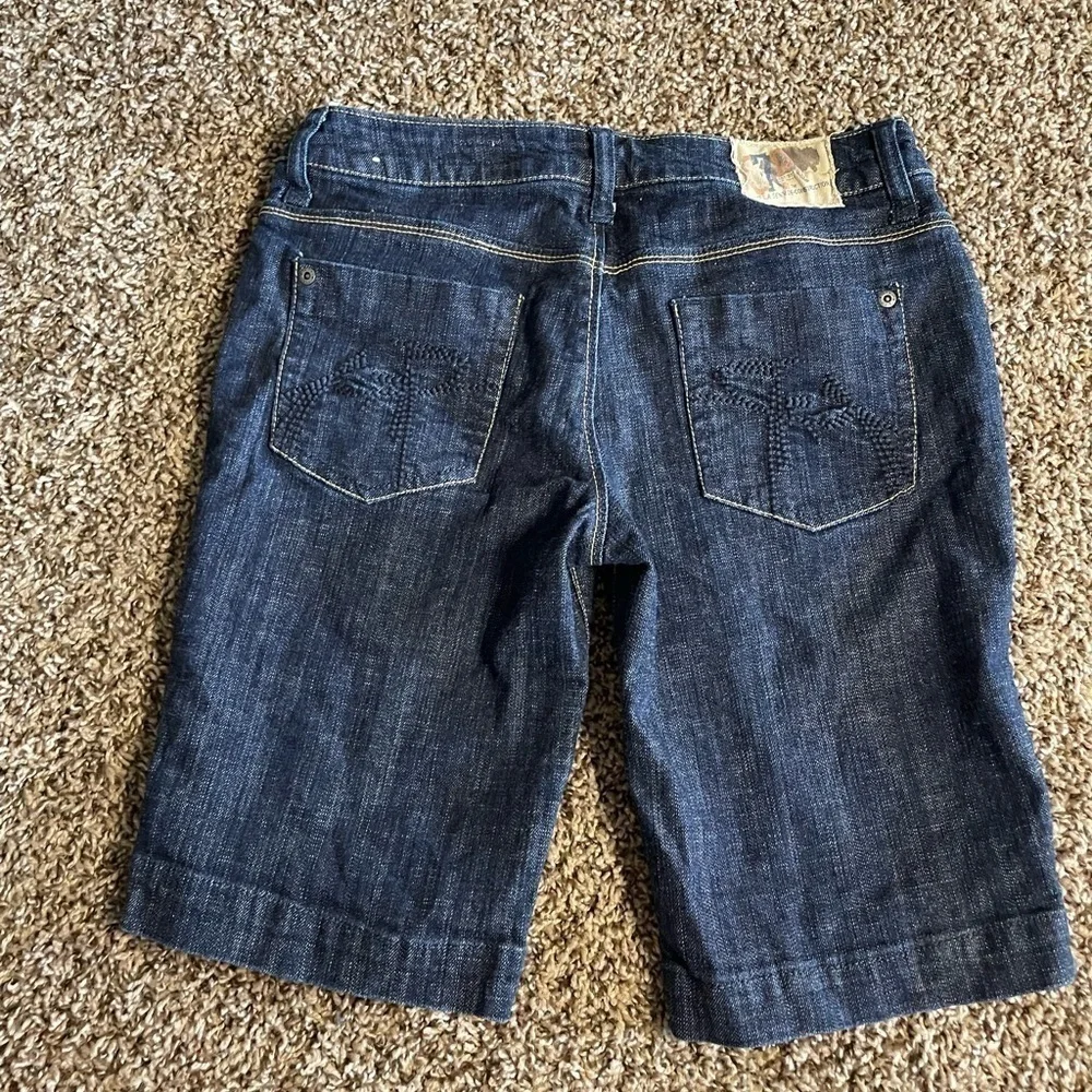 C7P size 5 mid rise knee high dark wash jean shorts - Picture 2 of 6